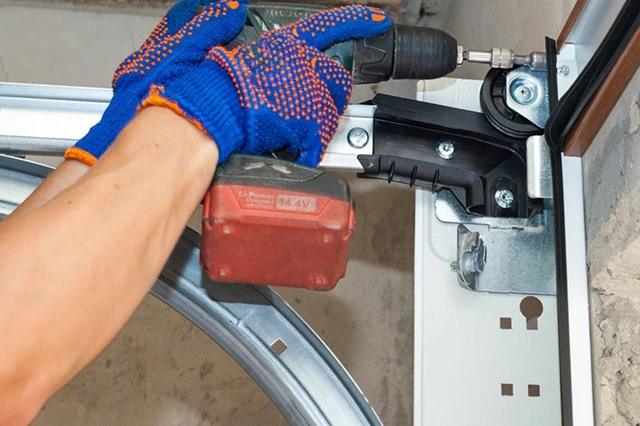 Discover The Top Advantages of Choosing the Garage Door Guy LLC For Hinge Repair 640 x 426-1